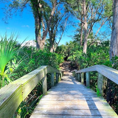 Anna Maria Island Runaway Tropical Dream-One Minute Walk To The Beach-Heated Pool 布雷登顿海滩 外观 照片