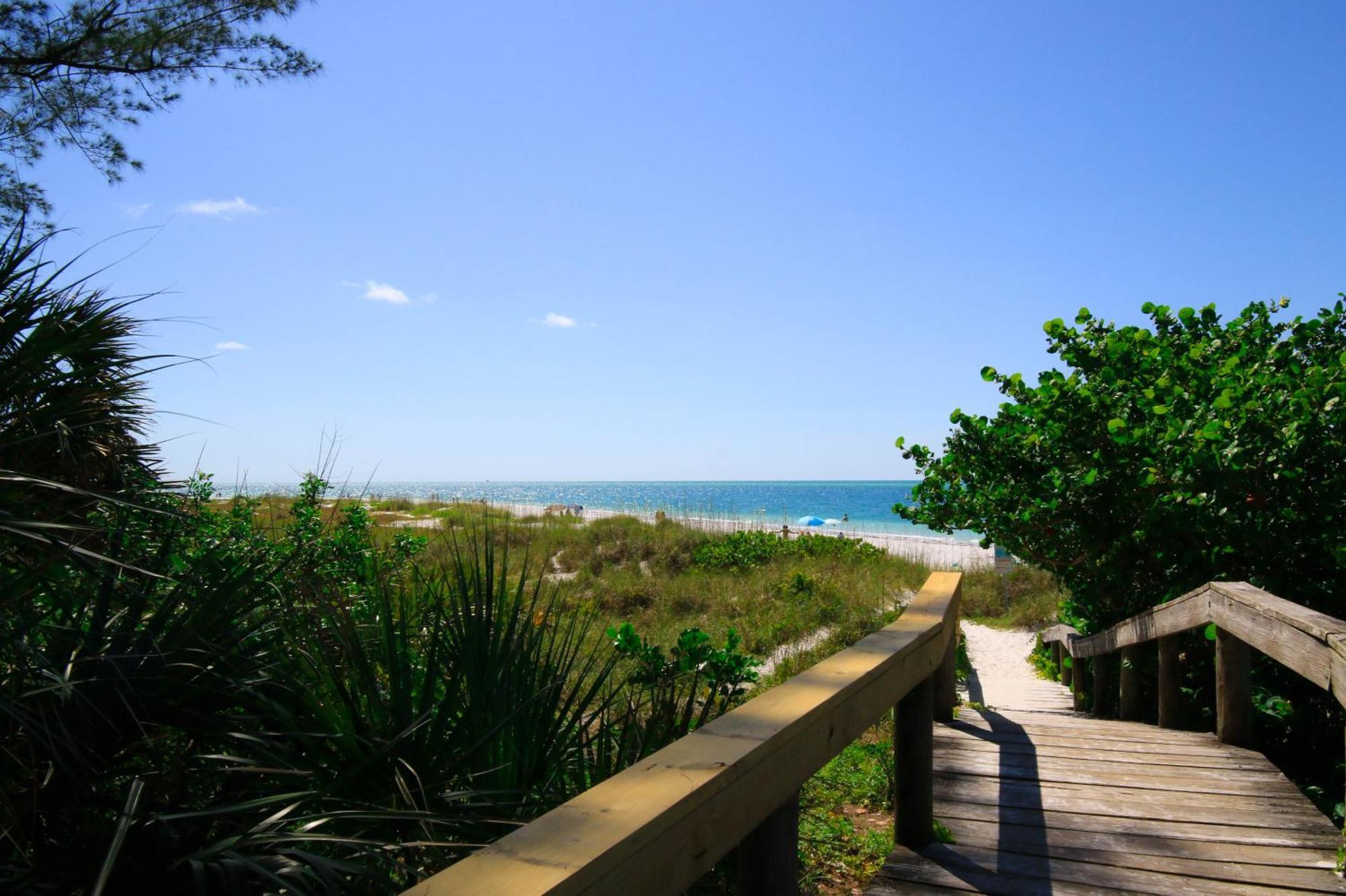 Anna Maria Island Runaway Tropical Dream-One Minute Walk To The Beach-Heated Pool 布雷登顿海滩 外观 照片