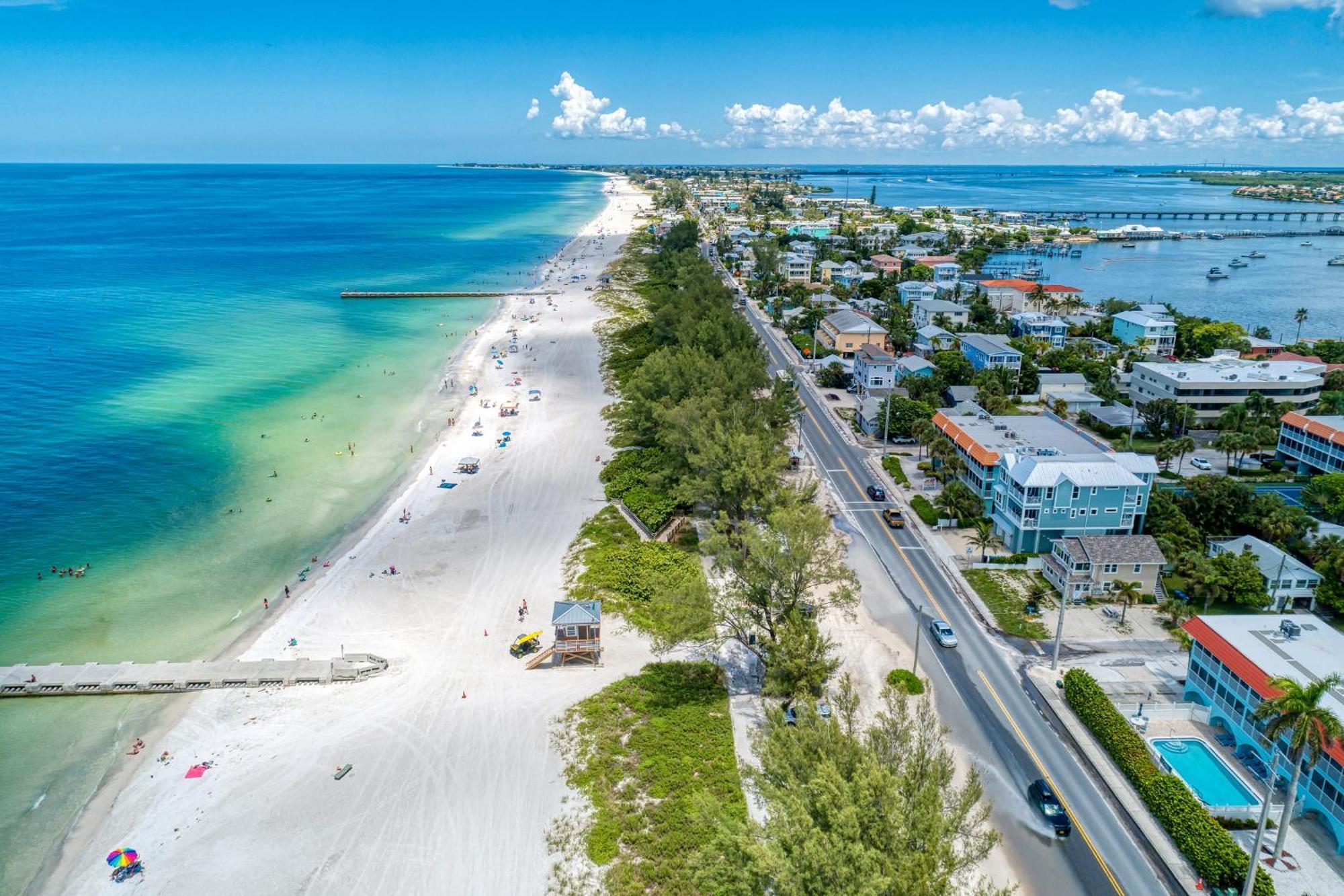 Anna Maria Island Runaway Tropical Dream-One Minute Walk To The Beach-Heated Pool 布雷登顿海滩 外观 照片