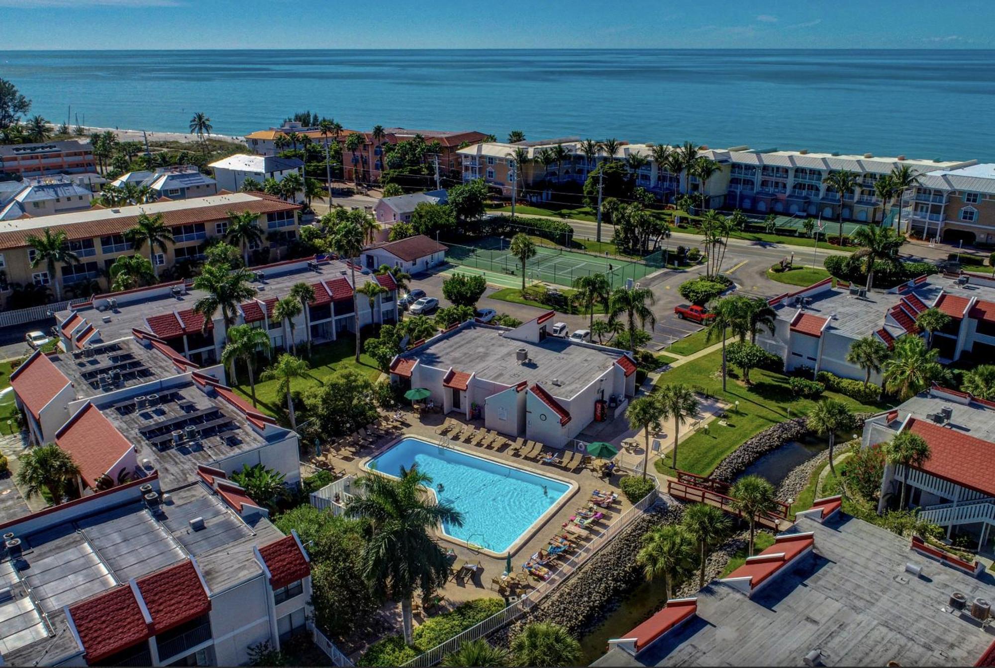 Anna Maria Island Runaway Tropical Dream-One Minute Walk To The Beach-Heated Pool 布雷登顿海滩 外观 照片