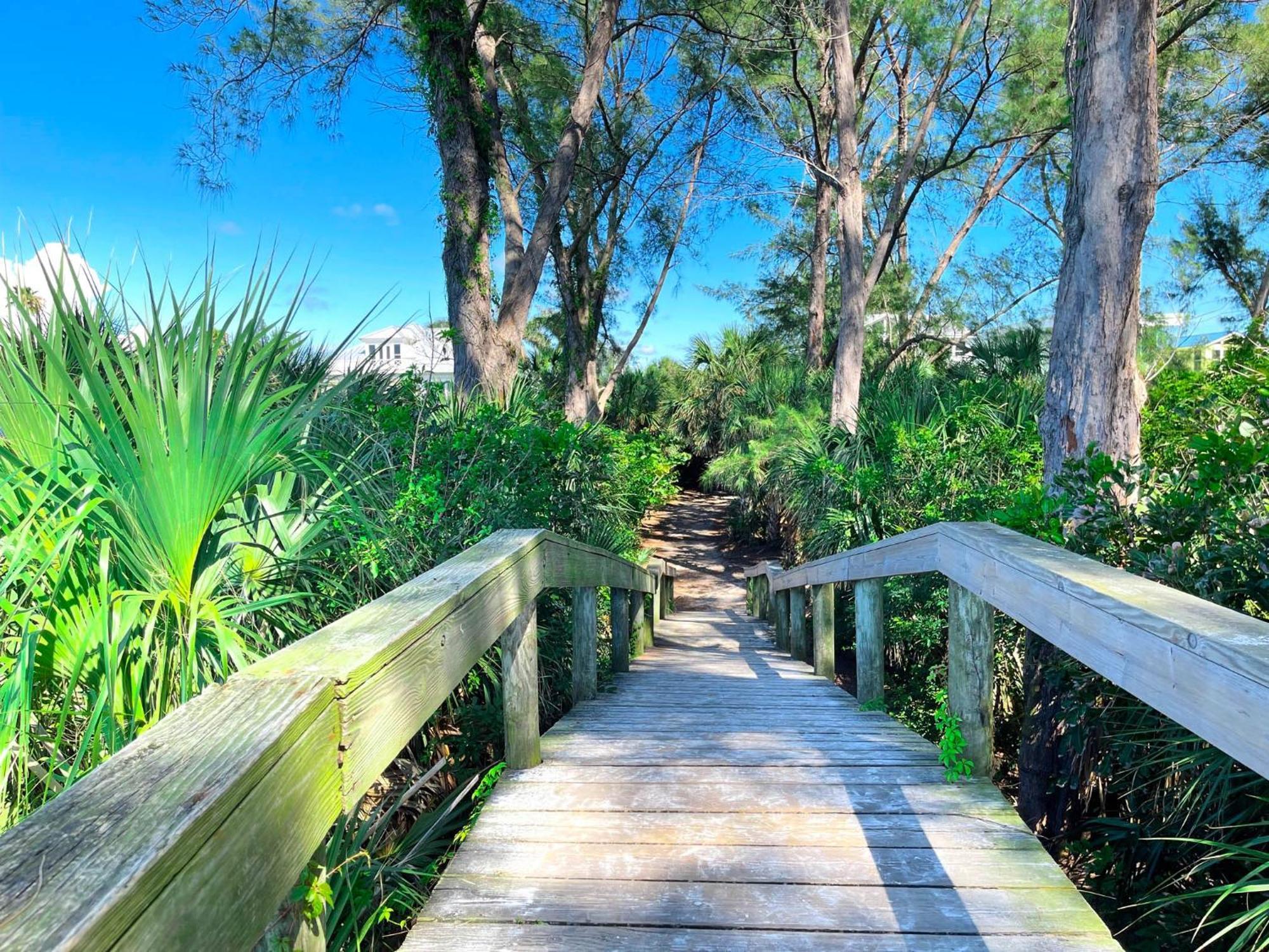 Anna Maria Island Runaway Tropical Dream-One Minute Walk To The Beach-Heated Pool 布雷登顿海滩 外观 照片