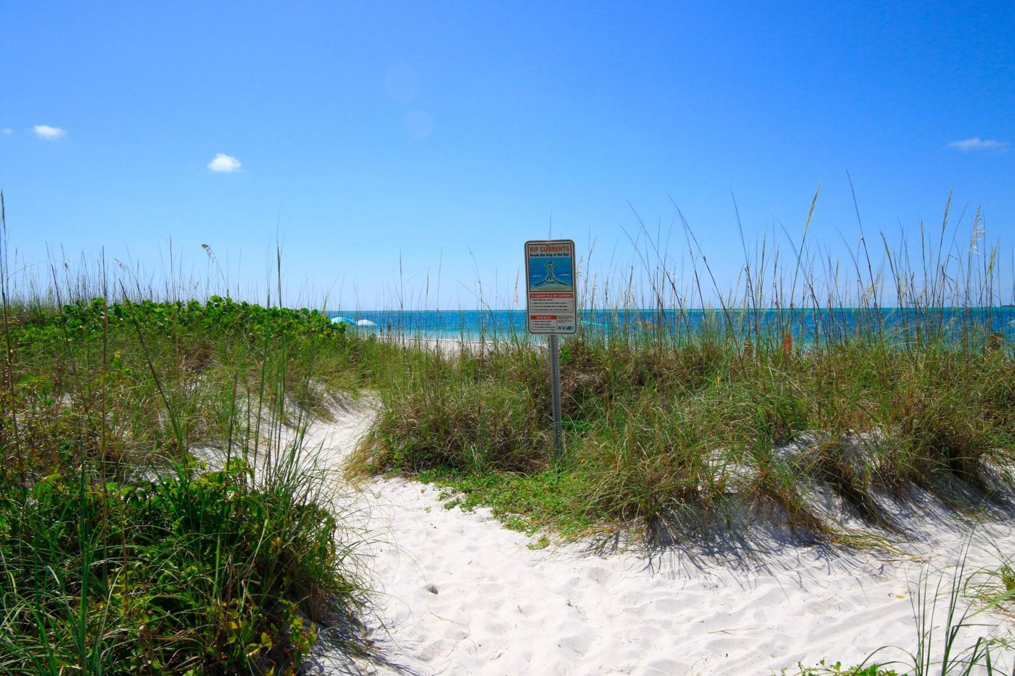 Anna Maria Island Runaway Tropical Dream-One Minute Walk To The Beach-Heated Pool 布雷登顿海滩 外观 照片