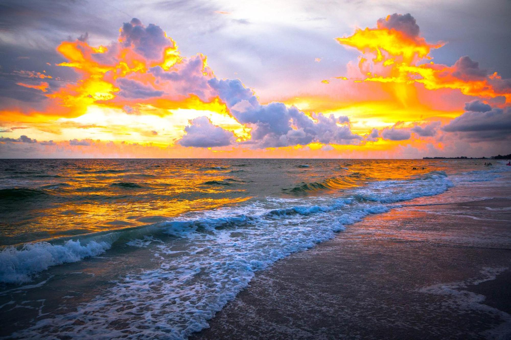 Anna Maria Island Runaway Tropical Dream-One Minute Walk To The Beach-Heated Pool 布雷登顿海滩 外观 照片