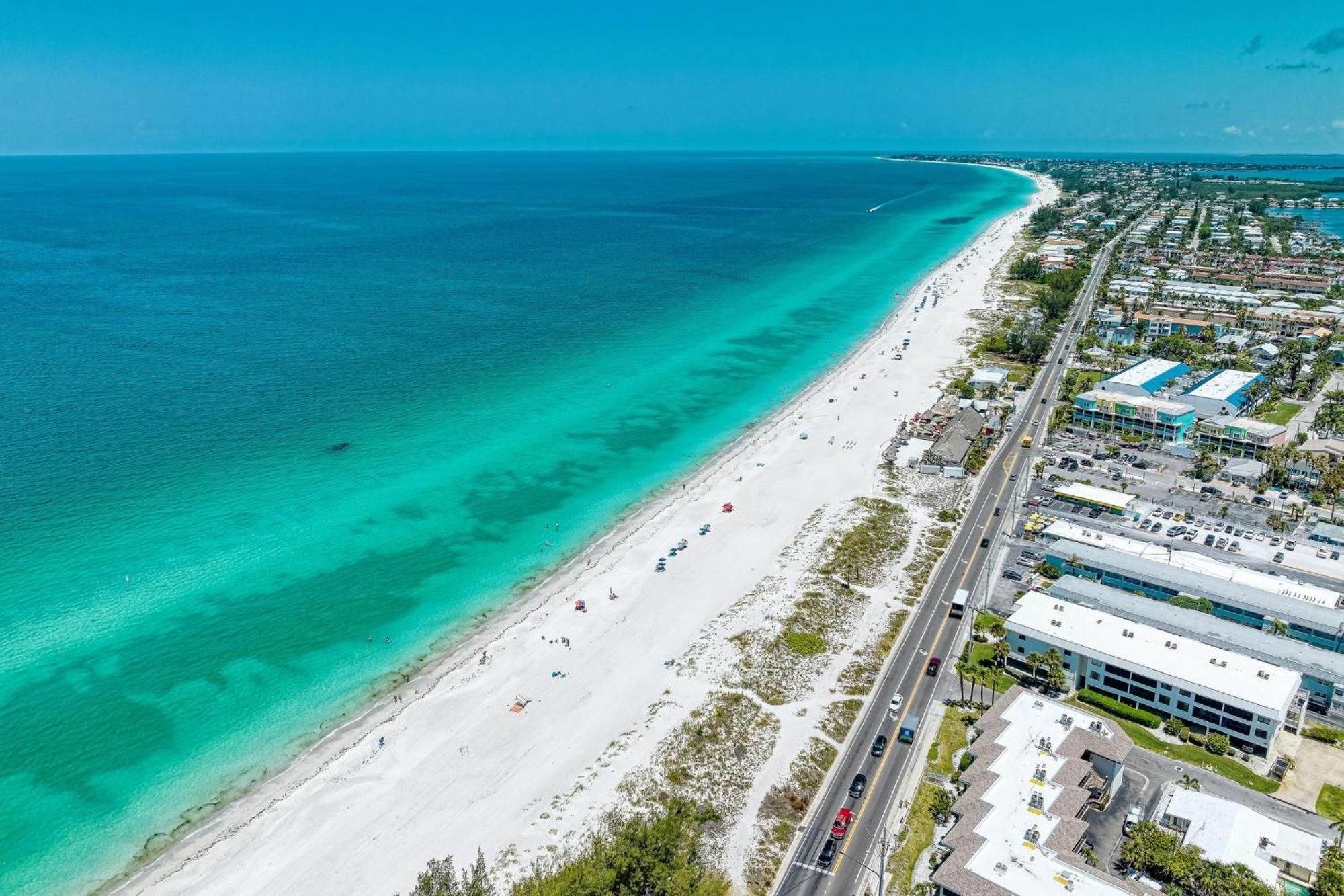 Anna Maria Island Runaway Tropical Dream-One Minute Walk To The Beach-Heated Pool 布雷登顿海滩 外观 照片