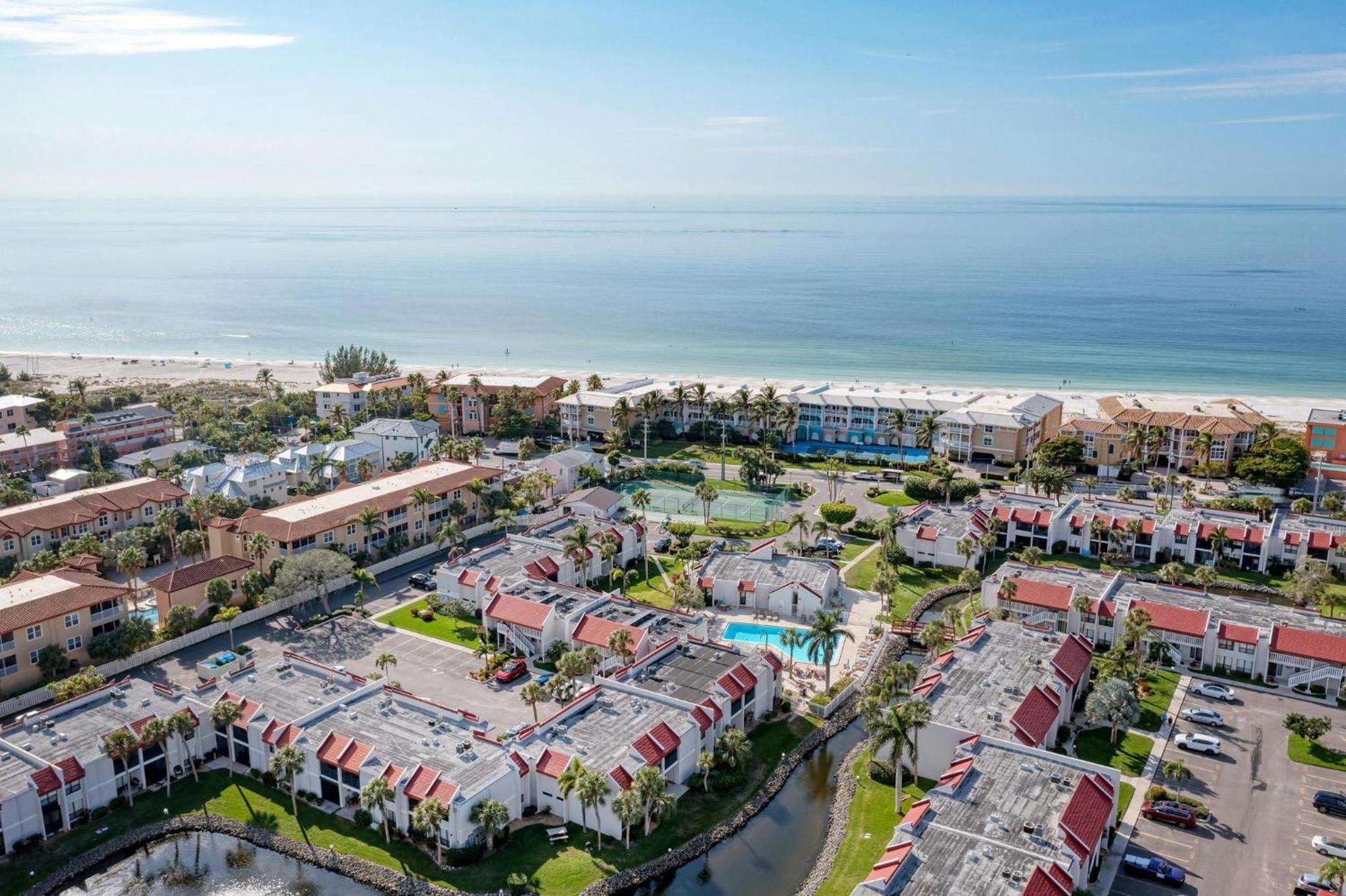 Anna Maria Island Runaway Tropical Dream-One Minute Walk To The Beach-Heated Pool 布雷登顿海滩 外观 照片