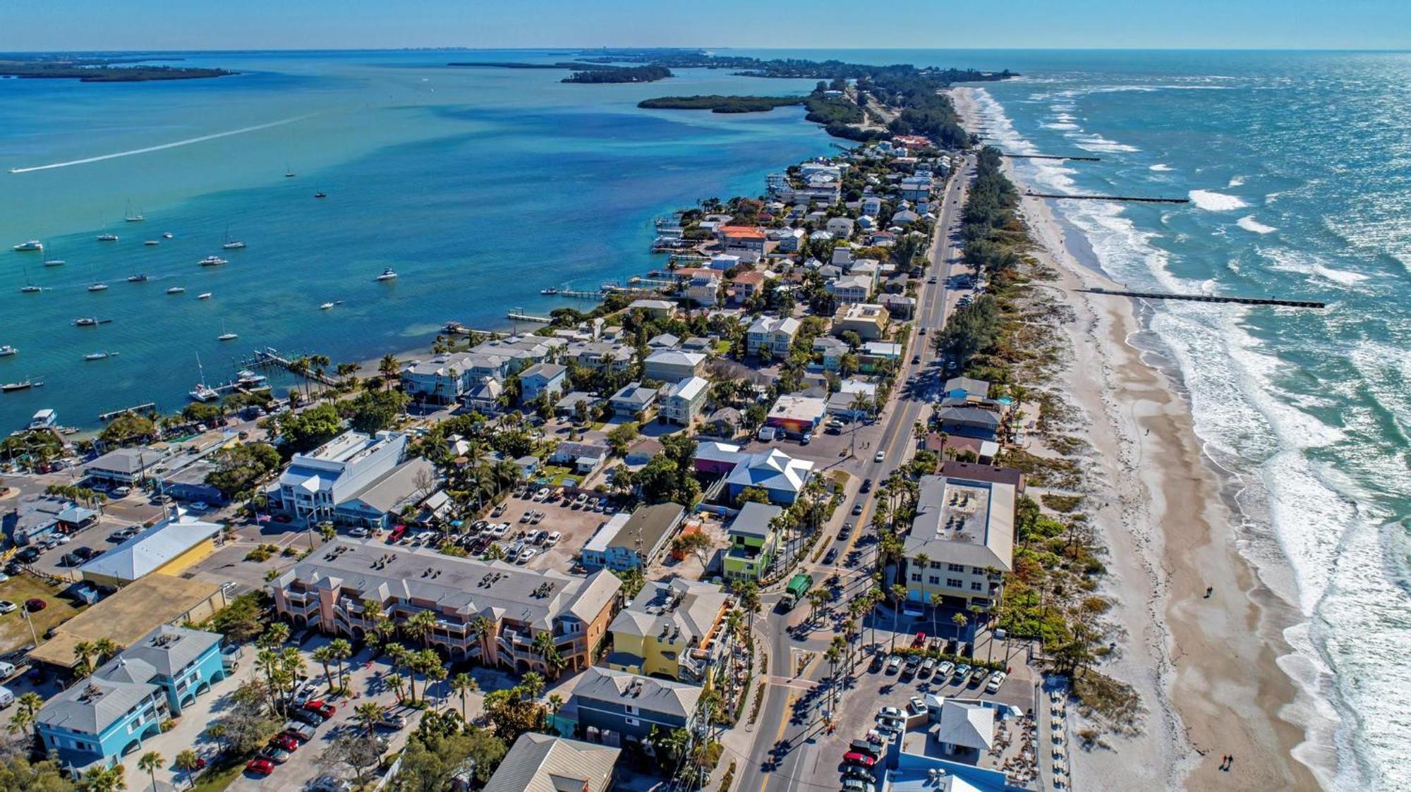 Anna Maria Island Runaway Tropical Dream-One Minute Walk To The Beach-Heated Pool 布雷登顿海滩 外观 照片