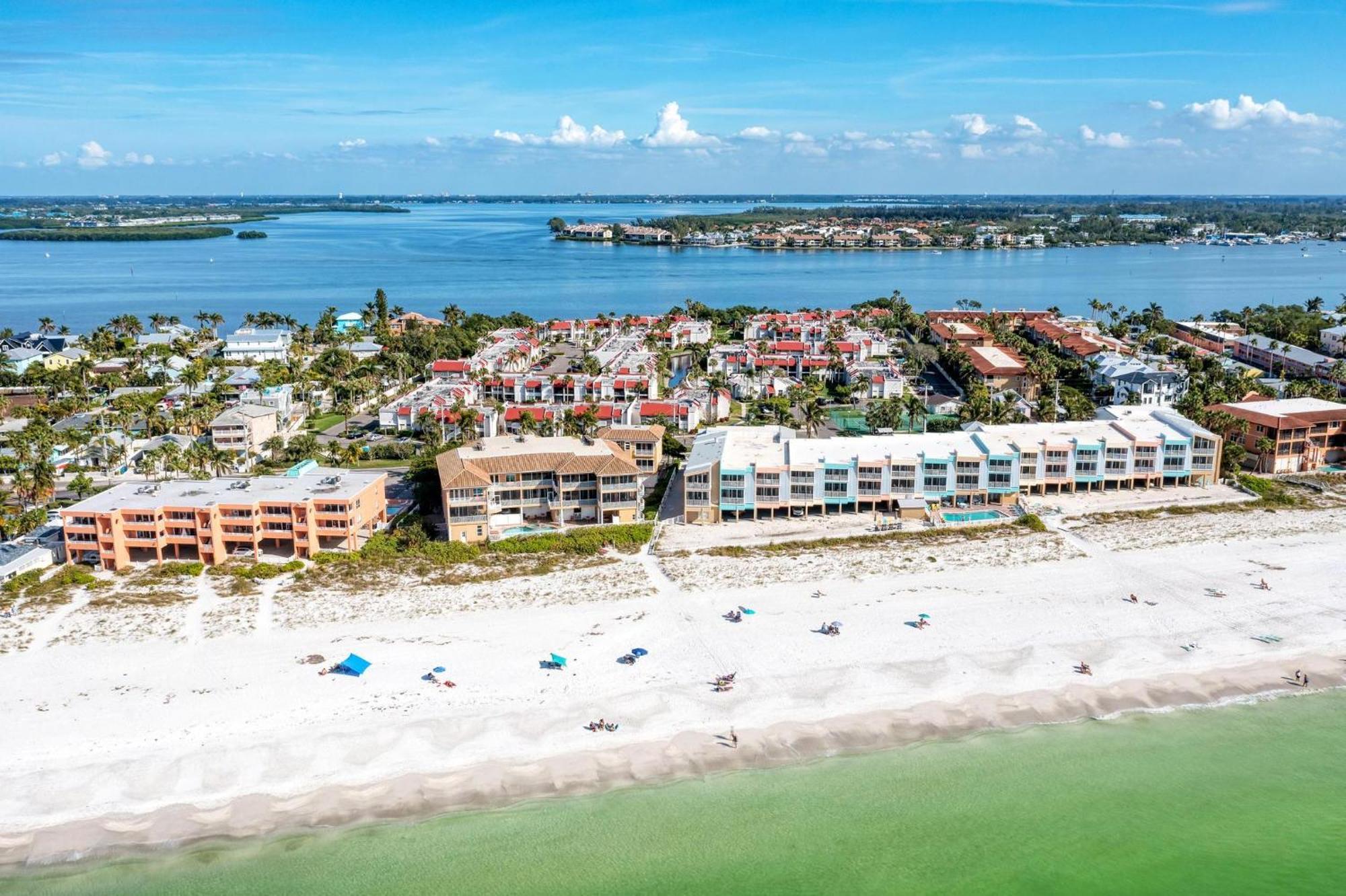 Anna Maria Island Runaway Tropical Dream-One Minute Walk To The Beach-Heated Pool 布雷登顿海滩 外观 照片