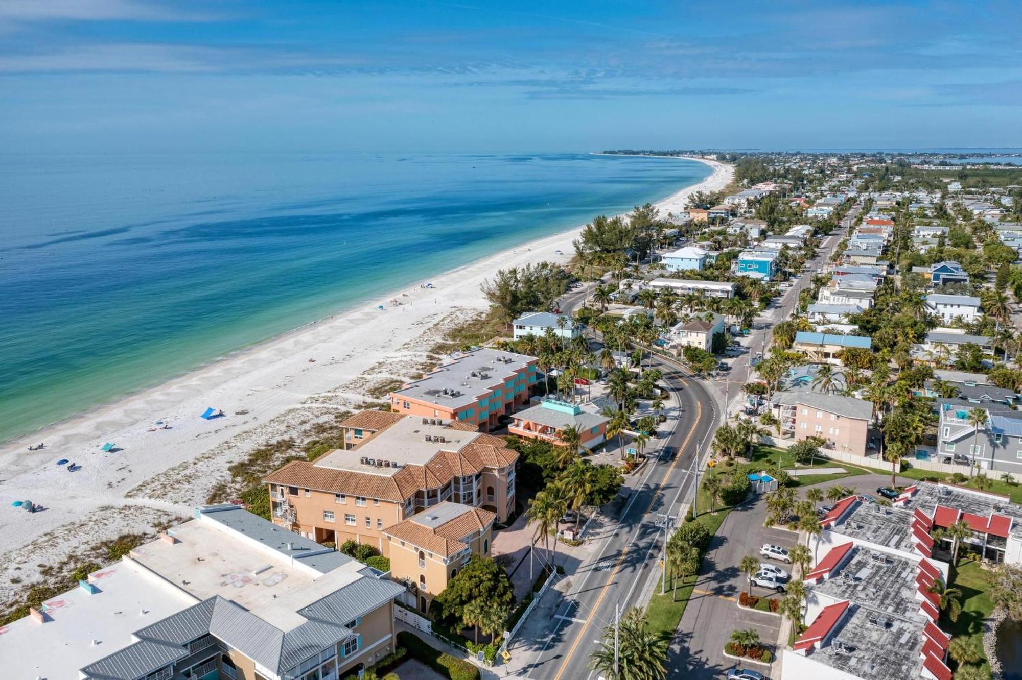 Anna Maria Island Runaway Tropical Dream-One Minute Walk To The Beach-Heated Pool 布雷登顿海滩 外观 照片