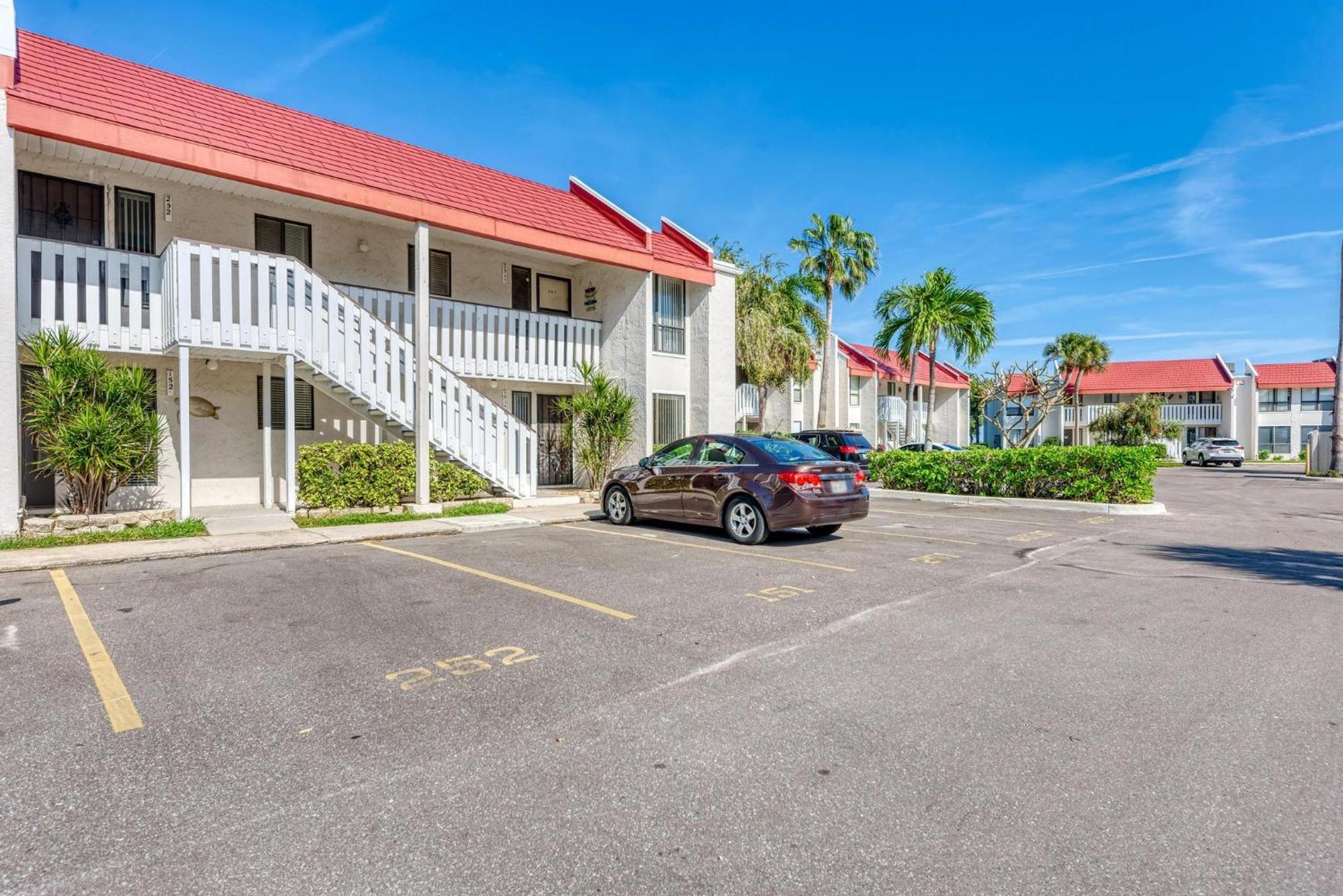 Anna Maria Island Runaway Tropical Dream-One Minute Walk To The Beach-Heated Pool 布雷登顿海滩 外观 照片