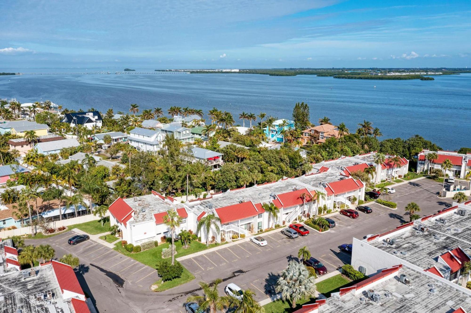 Anna Maria Island Runaway Tropical Dream-One Minute Walk To The Beach-Heated Pool 布雷登顿海滩 外观 照片