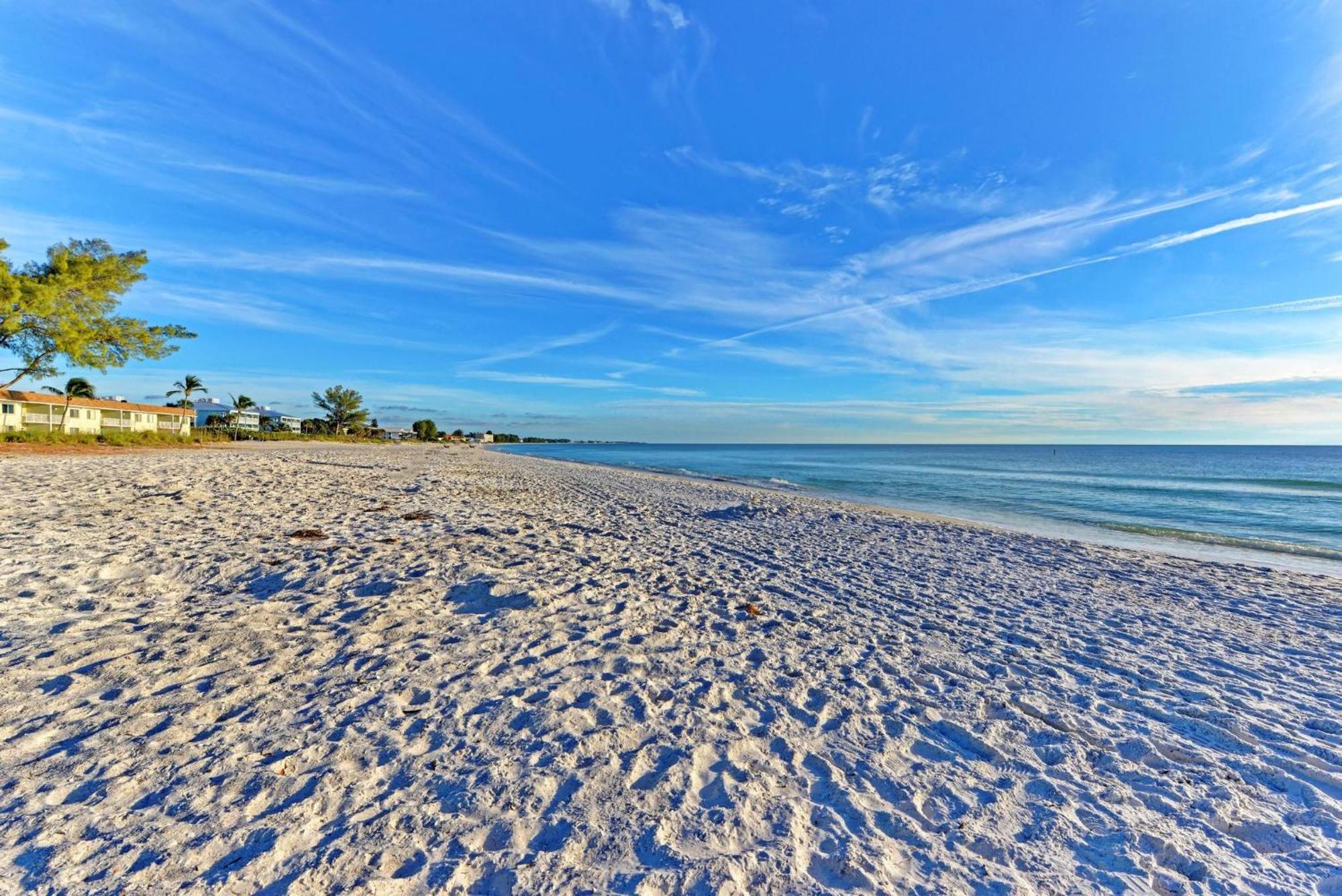 Anna Maria Island Runaway Tropical Dream-One Minute Walk To The Beach-Heated Pool 布雷登顿海滩 外观 照片
